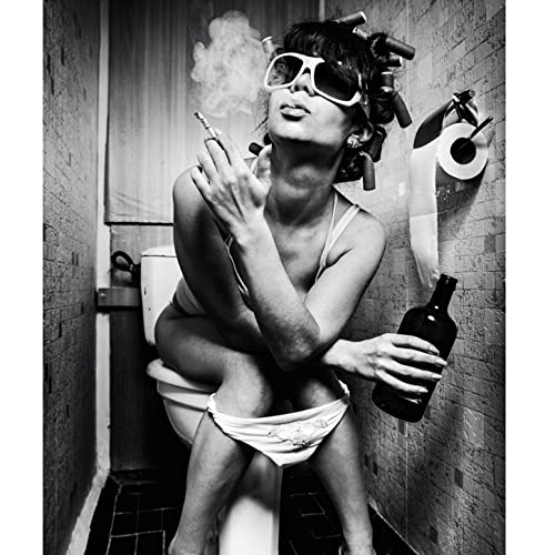 UIGJIOG Bilder Toilette,Sexy Frau auf Toilette mit Rauchen und Trinken,Kunstdruck Poster wc deko, Schwarz & Weiß, modern Bild Bad Badezimmer,60x80cm no Frame von UIGJIOG