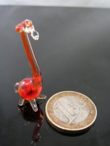 Unbekannt Giraffe Mini Rot 2 - Miniatur Figur aus Glas Rote Giraffe Transparent mit Punkten - Glasfigur Glastier k-2 Setzkasten Deko Vitrine von Unbekannt
