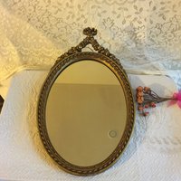 Vintage Wandspiegel. Antik Gold Oval Dekorativer Spiegel. 2 Ausgefallene Bordüren Im Rahmen, Geformte Holz - Und Gipsblumen Schleife Oben. Bezaubernd von VeryVictorianStudio
