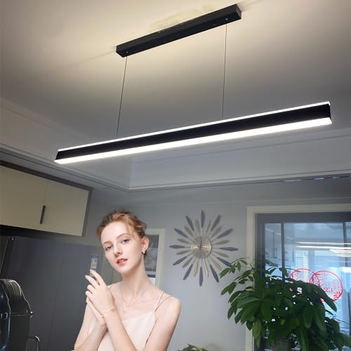 WERSVG Einfache LED Hängeleuchte Esstisch Pendelleuchte linear Design Höhenverstellbar Kronleuchter Schwarz Dimmbar Moderne Hänge lampe, für büro Esszimmer Wohnzimmer Arbeitszimmer L120cm von WERSVG