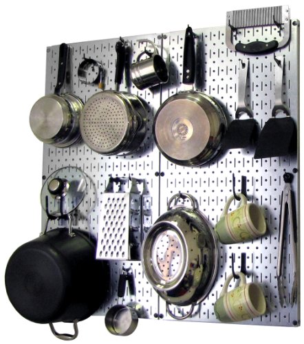 Wall Control Küchen-Stecktafel-Organizer, Töpfe und Pfannen, Stecktafel, Aufbewahrungs- und Organisations-Set mit metallischer, silberfarbener Stecktafel und schwarzem Zubehör von Wall Control