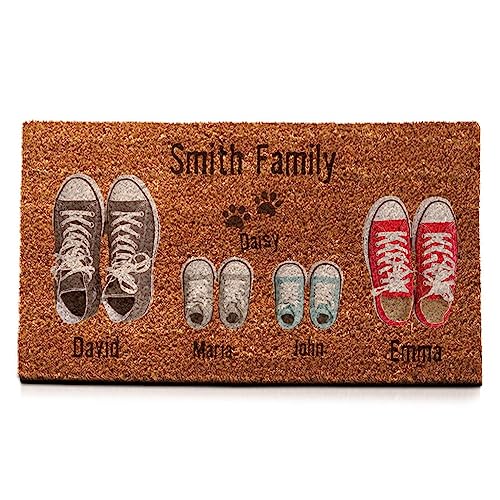 Wanapix | Fußmatte aus Kokosfasern Personalisiert mit Name | Original Türmatte für Innenbereiche | Unterseite | Familien Namen | 2 Schuhe + 2 Kind + Haustier von Wanapix