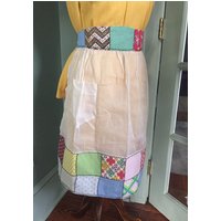 Vintage Handgemachte Schürze, Patchwork, Handbestickt, Organza, Küchenleinen, Geschenk Zur Wohnungserwärmung, Cottagecore, Bauernhaus Chic von Wantiquities