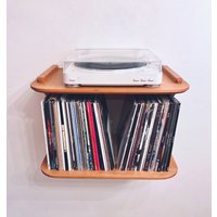 Crescent Moon - Floating Vinyl Cubby, Schrank Mid Century Modern Wandbehang Plattenspieler Konsole Kirsch- Und Birkenholz 60 cm Breit 35 Hoch von WarwoodMade