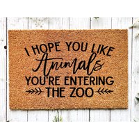 Hope You Like Animals & Kids Because It Es A Zoo, Lustige Türmatte, Geschenk Zur Wohnungseinladung, Willkommensmatte, Abschlussgeschenk von WelcomeIshDoormats