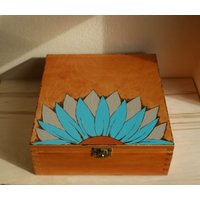 Erinnerungsbox, Holzkiste, Rustikale Kiste, Blumenkiste, Bemalte Brandmalerei Box, Schmuckschatulle Holz von WoodenstoriesArt