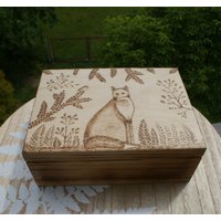 Teebox, Holzbox, Rustikale Box, Schmuckschatulle, Waldbox, Fuchsbox, Brandmalerei-Box Mit Fächern von WoodenstoriesArt