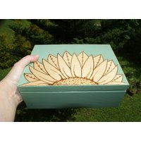 Teebox, Schmuckschatulle, Blumenbox, Sonnenblumenbox, Brandmalerei-Box, Bemalte Box, Dekorative Holzgebrannte Box von WoodenstoriesArt