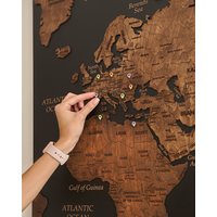 Hölzerne Weltkarte Wandkunst, Stecknadel Reise Weltkarte, Große Personalisierte Kork Wohnung Dekor, Geschenk Zum 5 Jahrestag von WoodyWoodUA