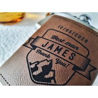 Hochzeits Whisky Flachmann - Geschenk Für Den Besten Mann Und Bräutigam, Individuell Gravierte Oberschenkelflasche Aus Veganem Leder von WunderholzShop
