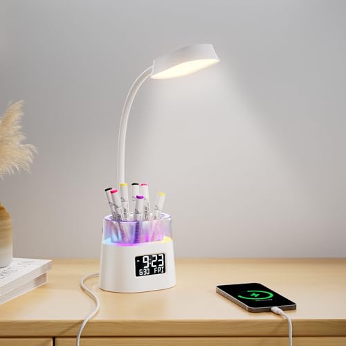 YAMYONE LED Schreibtischlampe mit Stifthalter & USB-Anschluss, RGB Ambientelicht Tischlampe, 3 Farben Stufenlose Dimmung Einstellbare Helligkeit des Uhr Bildschirms, 360°Schwanenhals Nachttischlampe von YAMYONE