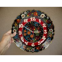 30 cm Geprägte Wanduhr, 12" Wandbehang Telleruhr, Küchen Handbemalte Keramik Uhr, Wohnzimmer Kunst, Küche Wand Dekor von ZEEMRusticHomeDecor