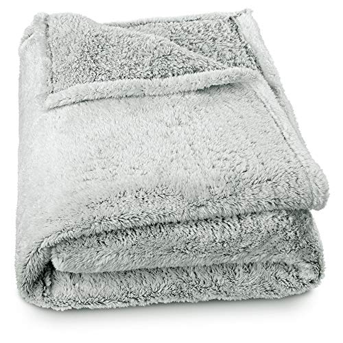 aqua-textil Flauschige Kuscheldecke 150 x 200 cm grau weiß Melange Plüsch TV-Decke Tagesdecke Sherpa Fleece Oeko-TEX Ottawa von aqua-textil