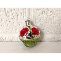 Kleines Vintage Glas Ornament | Korb Mit Roten Blumen von archipel32