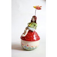 Ein Märchenbehälter, Ein Roter Pilz, Eine Thumbelina Und Märchenvogel, Keramikbehälter von coceramicsstudio
