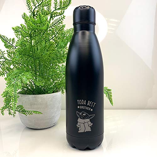 eBuyGB Personalisierte 790 ml Edelstahl-Wasserflasche, mattschwarze Baby-Yoda-Trinkflasche, Star-Wars-Flasche, lustiges Geschenk von Schwester, Bruder (Yoda Best Brother) von eBuyGB