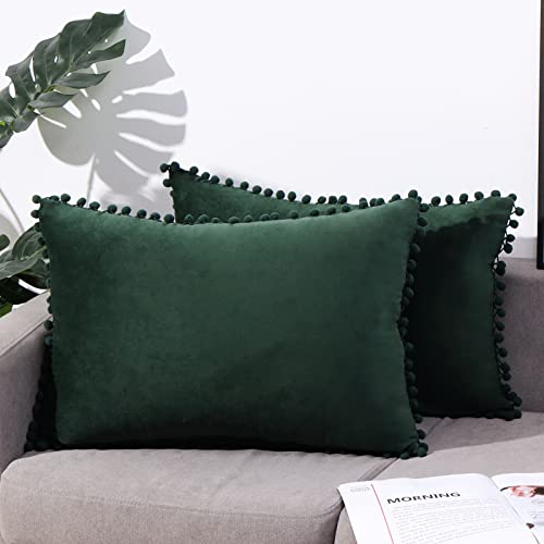 eslohnt Kissenbezug 30x50 Dunkelgrün mit Pom Pom,2er Set Einfarbig Samt Zierkissenbezüge für Sofakissen Dekokissen,Dekorative für Sofa im Wohnzimmer von eslohnt