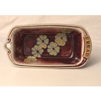 Schöne Vintage Keramik Art Pottery Loaf Pan Brot Servierteller Geschirr Retro Blumenmuster Handgemachte Cottagecore von familyjewelsatlanta