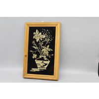 Wanddekoration. Intarsien. Holzrahmen Mit Marquetry. Vase Blumen. Handgefertigt. Vintage Dekoration von krankar