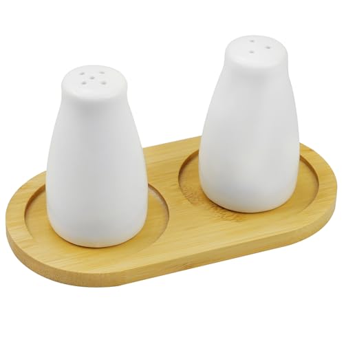 quiodok 2 PCS Weiße Salzstreuer Klein Keramik Salz- und Pfefferstreuer Set mit Bambus Tablett Pfefferhalter und Salzbehälter Niedliche Salzstreuer für Landhausküche Tischdekoration von quiodok