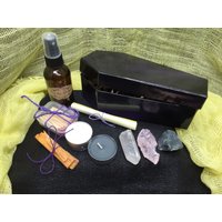 Mini Spirituelle Reinigung Kit Sarg Box Halloween Aufbewahrungsbox Kristalle Florida Wasser Hexe Ritual Altar Box Meditation von yinyangapothecary