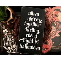 „Every Night Is Halloween"-Schild, Gothic-Hochzeit, Verlobung, Jahrestag, Paargeschenk, Schlafzimmer, Romantisch, Dunkle Gothic-Dekoration von 12MonthsofOctoberCo