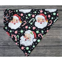 Weihnachten Hund Bandana-Over The Collar - Retro Santa Candy Cane Winter Schneeflocken von 2PawfectFriends