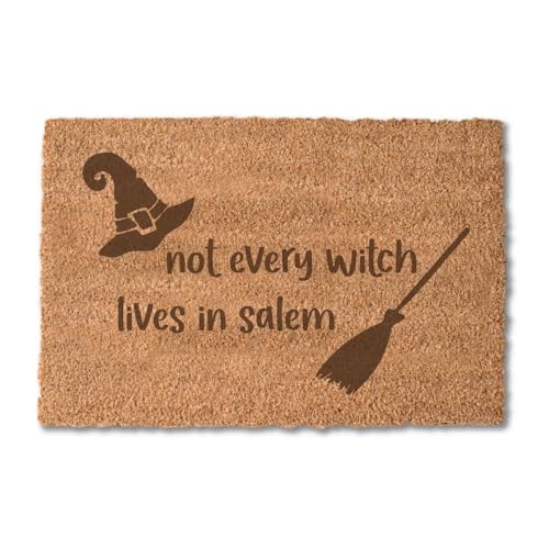 4you Design Fußmatte Kokos 60 x 40 mit Spruch – not Every Witch Lives in Salem – 100% natürliche Kokosfaser – Rückseite rutschfestes Vinyl – Matte Indoor – Kokosfußmatte für die Haustür von 4you Design