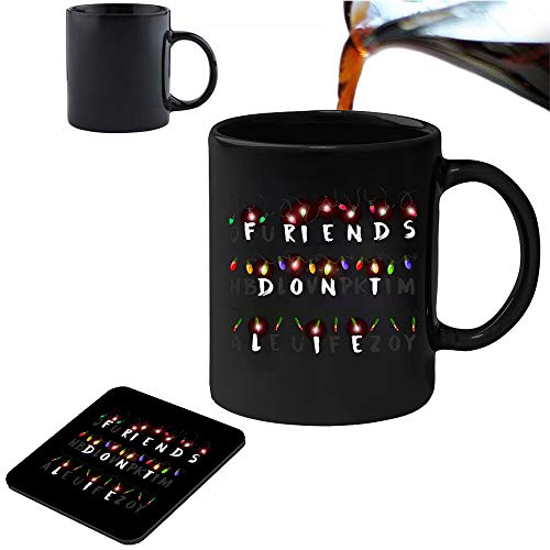 Acen Merchandise Friends Dont Lie Xmas Lights – Neuheit 313 ml Premium Qualität Geschenk Trinkbecher Untersetzer & Geschenkbox Set Tee Kaffee für Büro Arbeit Zuhause von Acen Merchandise