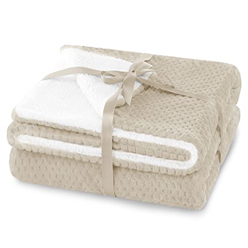 AmeliaHome Kuscheldecke 220x240 cm zarte Steppung Sherpa Lammfelloptik Wohndecke Shleepy Beige von AmeliaHome