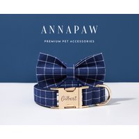 Handgefertigtes Blue Check Personalisiertes Hundehalsband Bow Set, Welpen-Halsband Mit Name Eingraviert, Benutzerdefinierte Jungen-Hundehalsband von AnnaPawCo