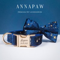 Navy Blue Samthundehalsband Mit Schleife, Personalisierte Samthundehalsbandleine in Mehreren Farben, Welpenhalsband Eingraviertem Namen Für Die von AnnaPawCo