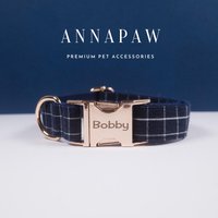 Personalisiertes Blaues Kariertes Hundehalsband-Leine-Bogen-Set, Hundehalsband Mit Namensschild, Für Jungen Schleife, Großes Kleines von AnnaPawCo