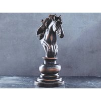 Dekorative Ritter-Schachfigur, Kupfer - Und Schwarzpferdestatue Im Vintage-stil, Skulptur Für Zuhause Büro Dekorgeschenk von ArtOfAnatoliaCo