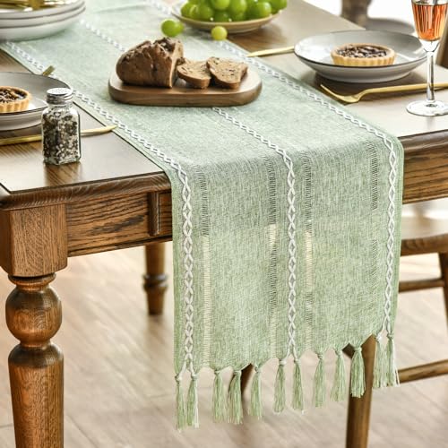 Artoid Mode Boho Salbei Grün Landhausstil Quasten Tischläufer, Waschbar Tisch Dekoration Party Geburtstag Valentinstag Hochzeit Dekor 33x143 cm von Artoid Mode