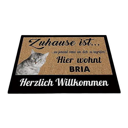 BAGEYOU Herzlich Willkommen Fußmatte Liebliche Katze Individueller Hundename Zuhause Ist Wo Jemand Rennt Um Dich Zu Begrüßen Hier Wohnt Fußabtreter 60 x 40 cm von BAGEYOU