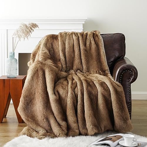 BATTILO HOME Große Kunstfell-Überwurfdecke, flauschige, warme Decke für Bett, Sofa, Couch und Heimdekoration, kamelhaarfarben, 150 x 200 cm von BATTILO HOME
