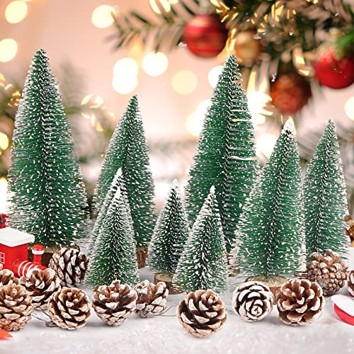 10 Stück Künstliche Weihnachtsbäume Miniatur Tannenbaum und 18 Pcs Tannenzapfen mit Schnee-Effekt Tannenbaum Deko für Tisch Ornamente Weihnachten Schaufenster Deko Weihnachtsfiguren (10/15/20cm) von BETESSIN