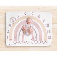 Baby Mädchen Regenbogen Monat Meilenstein Decke Personalisierte Mit Ring Foto Namen Photo Prop von BabySquishyCheeks