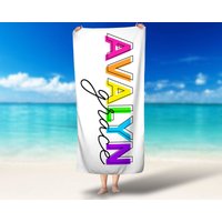 Personalisiertes Strandtuch Neon Regenbogen Benutzerdefinierte Strandname Pooltuch Handtuch Retro Schrifttuch Kinder Badetuch von BabySquishyCheeks