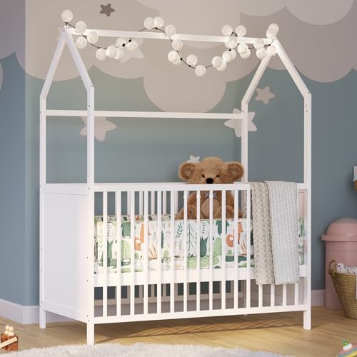 Bellabino Nika Babybett in Hausoptik 60x120 cm, Gitterbett und Hausbett für Kinder und Babys aus Kiefer Massivholz in weiß, 3-Fach höhenverstellbar inkl. Lattenrost von Bellabino