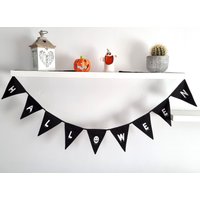 Schwarzes Halloween Banner Glow in The Dark Dekoration Geister Kamingirlande Geistergirlande von BettyHomeDecor