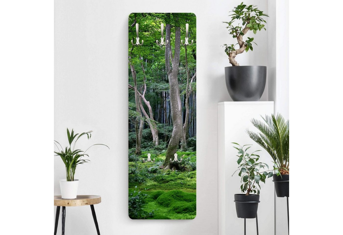 Bilderdepot24 Garderobenpaneel grün Bäume Wald Natur Japanischer Wald Design (ausgefallenes Flur Wandpaneel mit Garderobenhaken Kleiderhaken hängend), moderne Wandgarderobe - Flurgarderobe im schmalen Hakenpaneel Design von Bilderdepot24