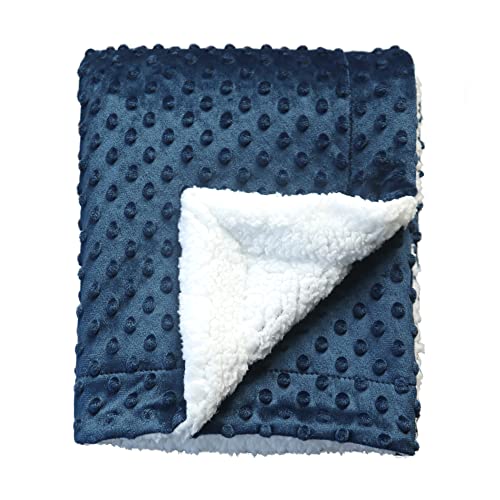 CREVENT Kuschelige, weiche und warme Sherpa-Babydecke für Kleinkinder, Kinderbett, Kinderwagen, Geschenk für Mädchen, für alle Jahreszeiten, 75 x 100 cm, Marineblau mit Punkten von CREVENT