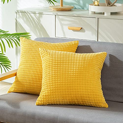 CaliTime Kissenbezüge Kissenhülle 2er-Pack Bequeme Kissenbezüge für Couch, Schlafsofa, bequem, superweich, Kordsamt, Maisstreifen, beidseitig, 40 cm x 40 cm, goldgelb von CaliTime