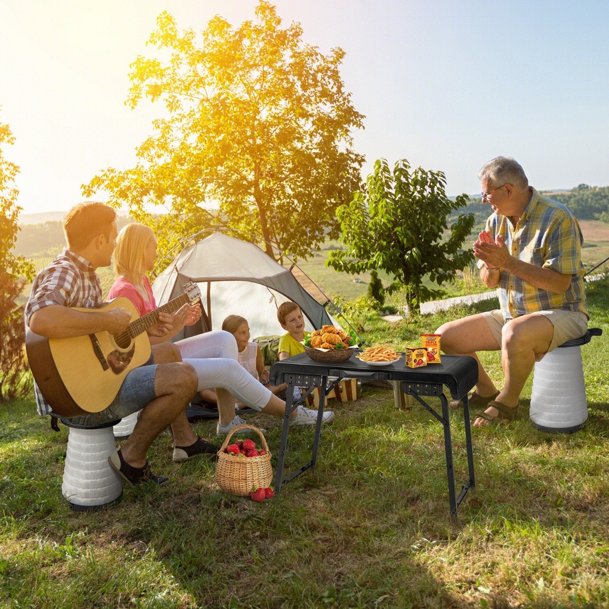 Tragbarer Klapptisch mit 2 LED Teleskophockern Campingtisch & höhenverstellbarer Hocker bis 200 kg belastbar von Costway