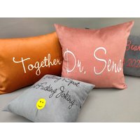 Personalisierte Kalligraphie Kissen, Bester Freund Geschenk Kissenbezug, Dekorative Monogramm Hochzeitsgeschenk, Einweihungsgeschenk, Kissenbezug von CottoDESIGN