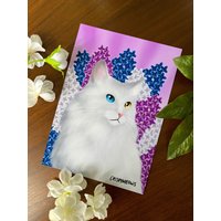 Flieder Katze Kunstdruck 5 X 7 Zoll Frühlingszeit Wanddekoration Süßer Floraler Geschenk Für Sie Perfekt Katzenliebhaber von CrispyMeowsArt