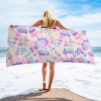 Mehrfarbiger Tie-Dye-Stil, Personalisierbares Strandtuch - Personalisiertes Namens-Badetuch, Individuelles Pool-Handtuch, Strandtuch, Name Draußen von CustomCooper