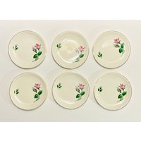 Vintage 1950Er Jahre 6Er Set - Rosa Rosenknospen Brot Und Butter Teller, Muster B-56 Von Paden City Pottery, Hergestellt in Den Usa von DeMarsVintage